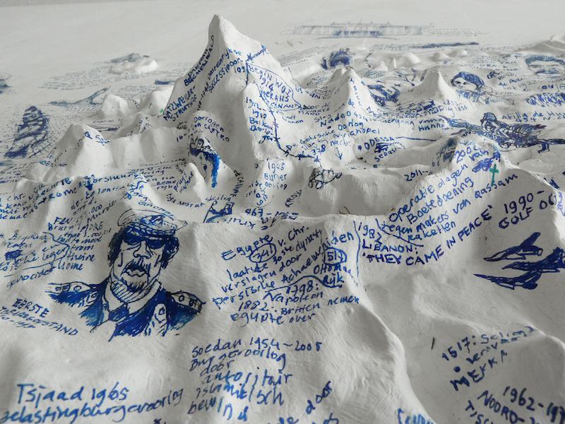 Het Paradijs als Restruimte (detail) 80 x 120 x 75 cm; Ikea tafel, latex, klei, gesso, fine liner; 2013
